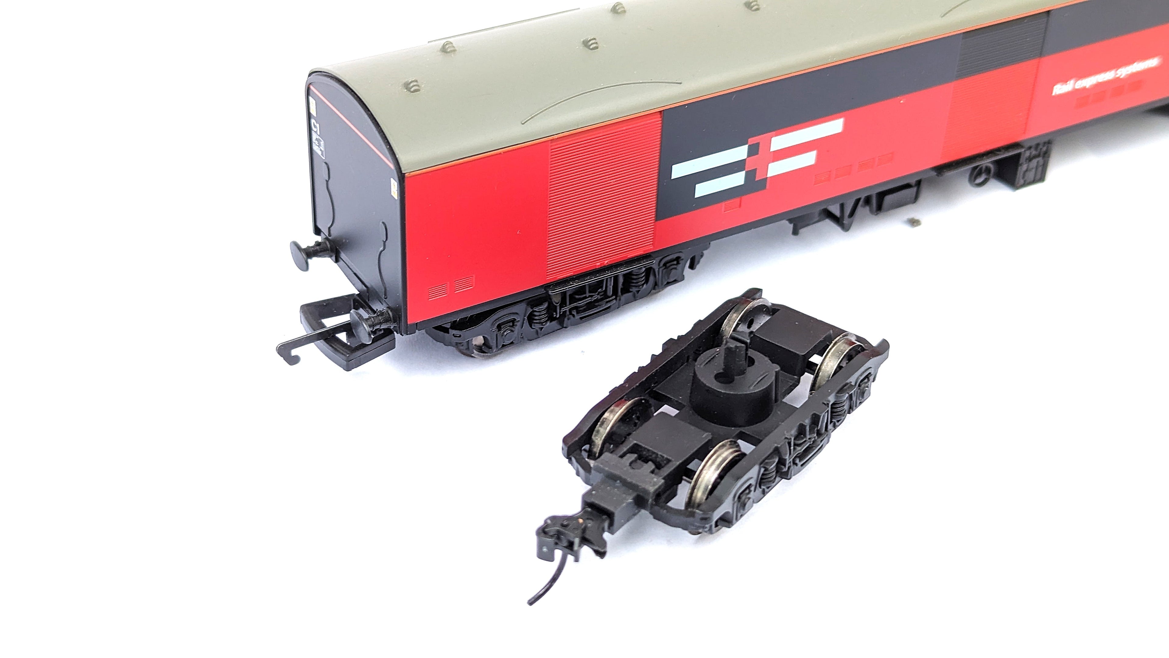 OO/4mm - Hornby Lima GUV Van NEM Conversion